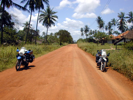 Tanzanian dirt road near Tanga 24-10-92
